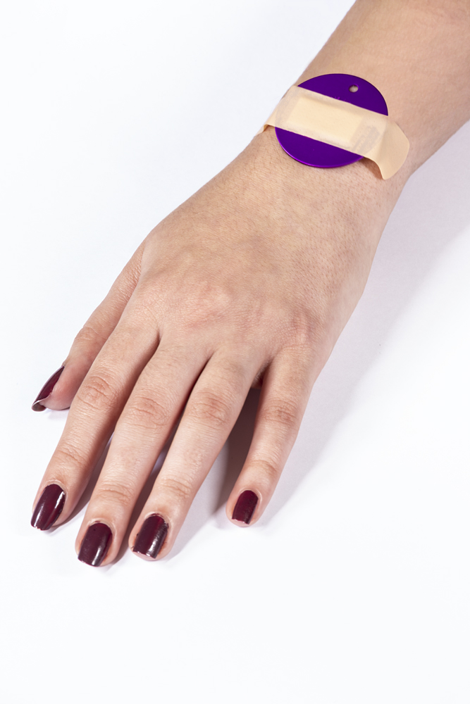 Example of use: The Tesla Purple Energy Medallion (Ø 4 cm) attached to the wrist with a plaster.